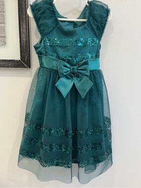 green emerald velvet dress NWT Jona Michelle Green Holiday Dress Set, 4T – Little Cubs Closet, LLC main image 0